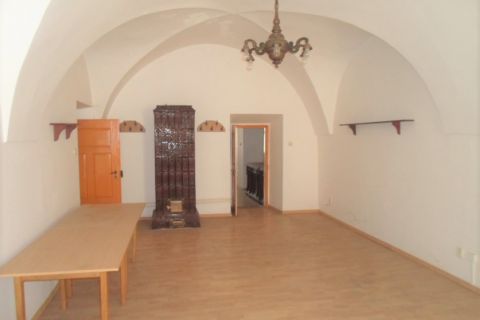 Exkluzívne na predaj rozsiahly dom na Hlavnej ulici v Prešove.
