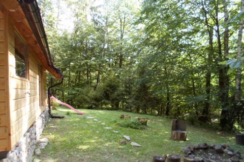 Exkluzívne ponúkame na predaj novostavbu drevenej chaty v lese na Sigorde.